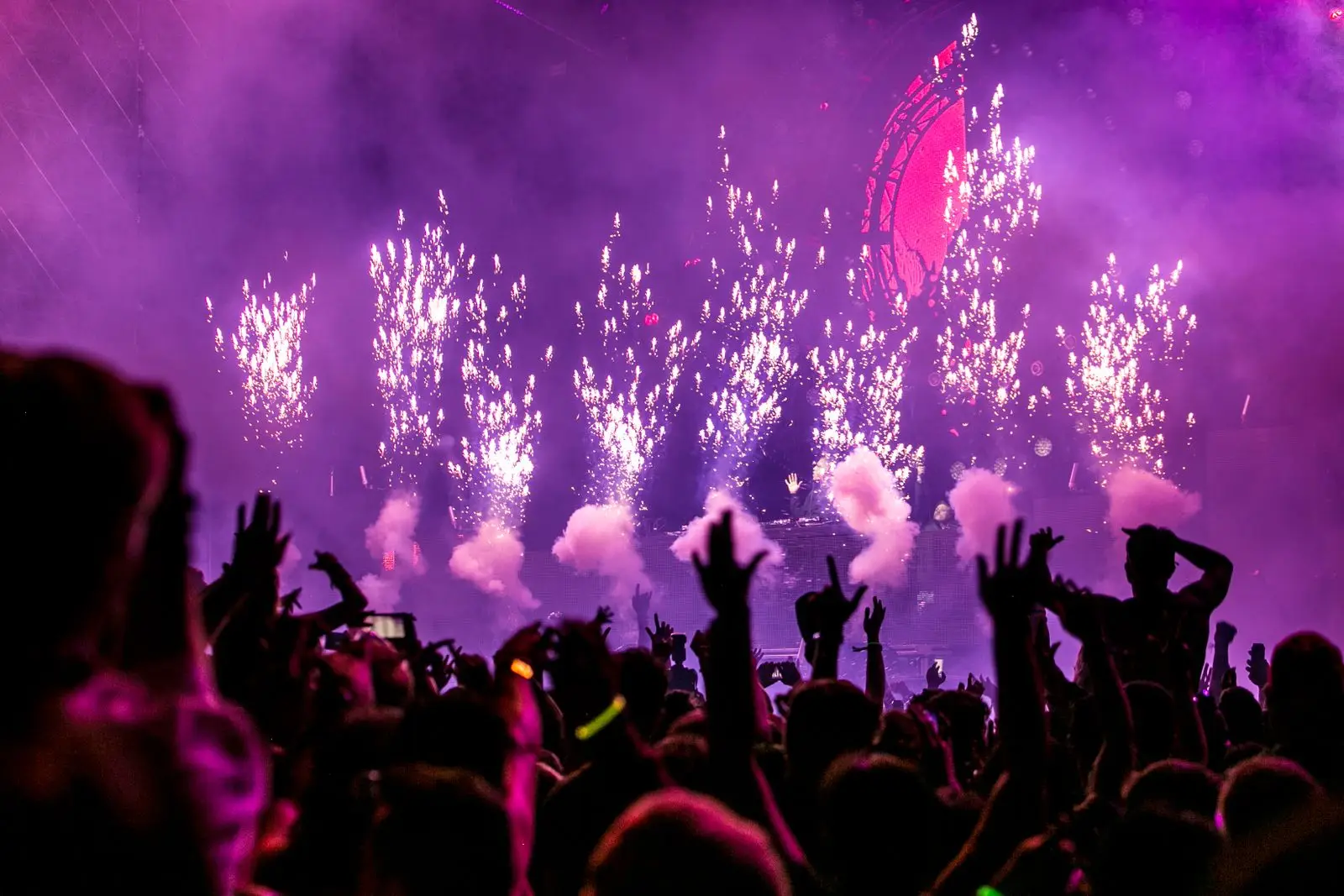 Main stage, medianoche